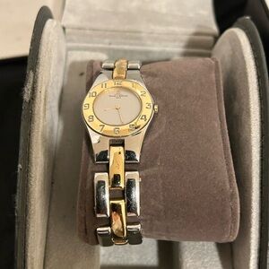 Baume & Mercier
Baume & Mercier White Two-Tone Watch EUC